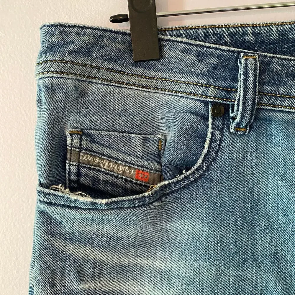 Diesel Buster Button Fly Light Wash Distressed Jeans Straight Men's size 33 x 32